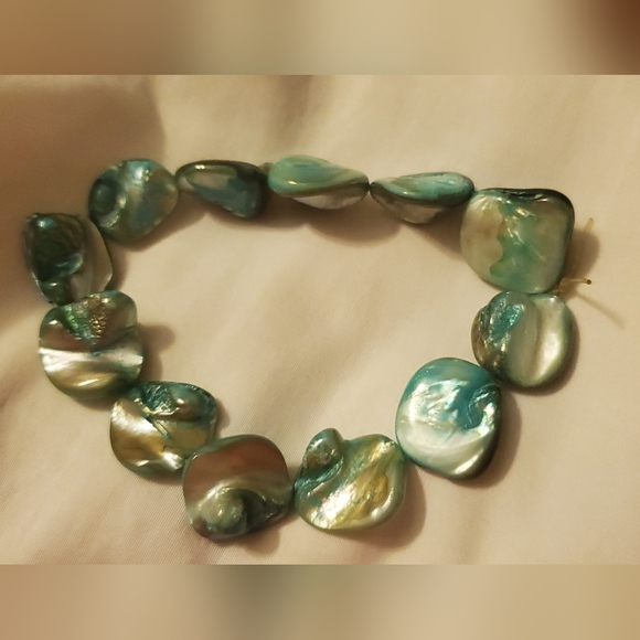 Shell Handmade Stretch Bracelet - Picture 10 of 10